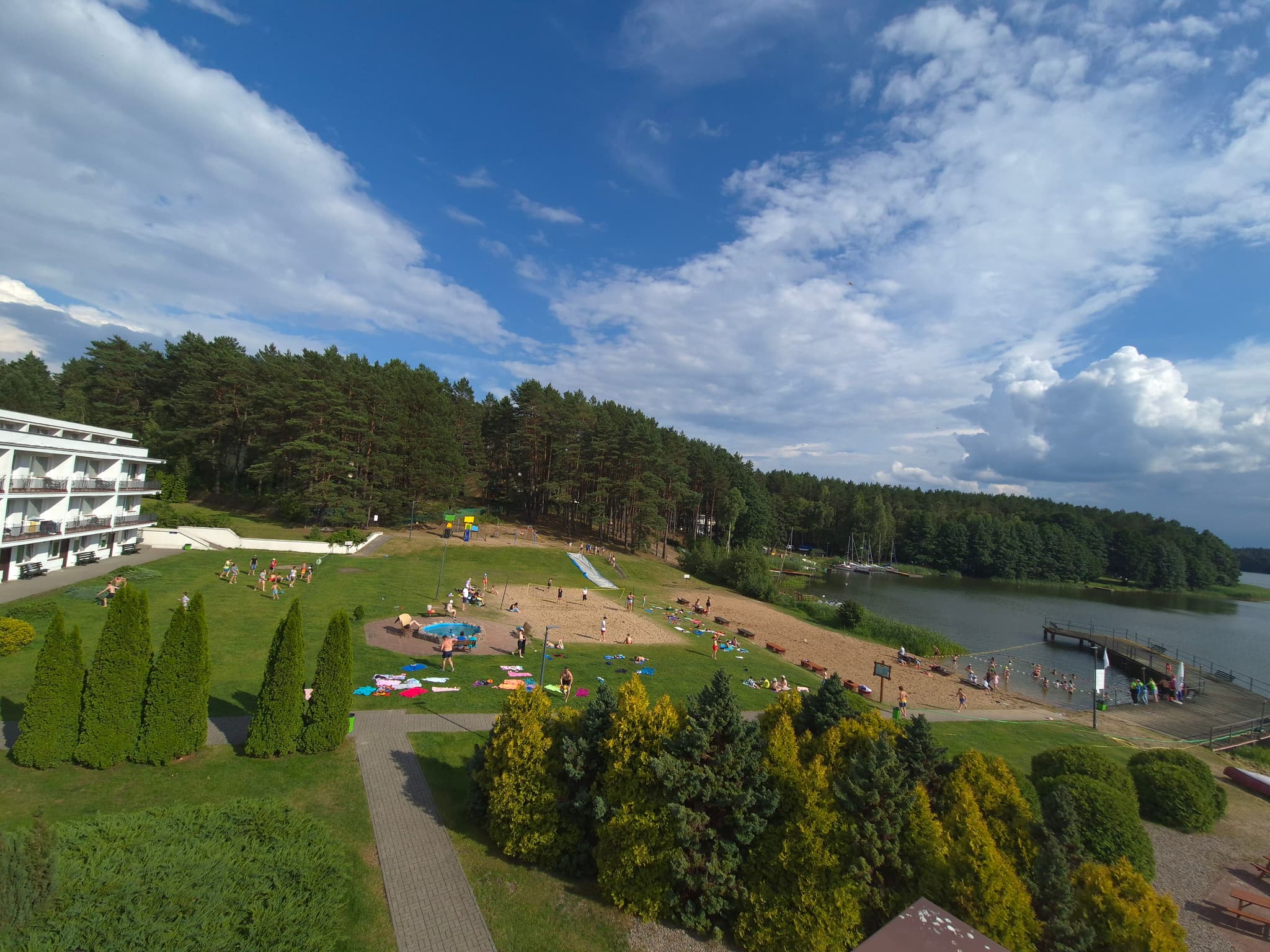 Grupowe zdjęcie uczestników obozu